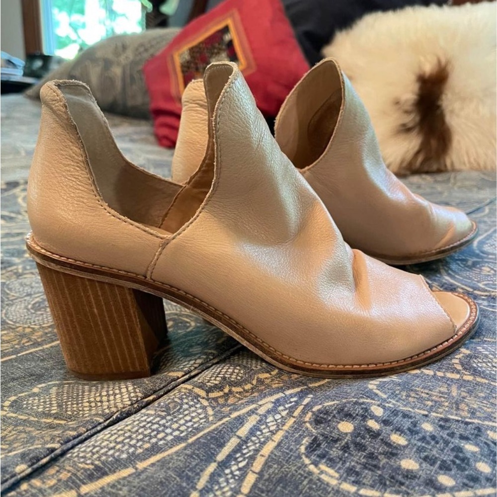 Open toe bootie Cream size 8